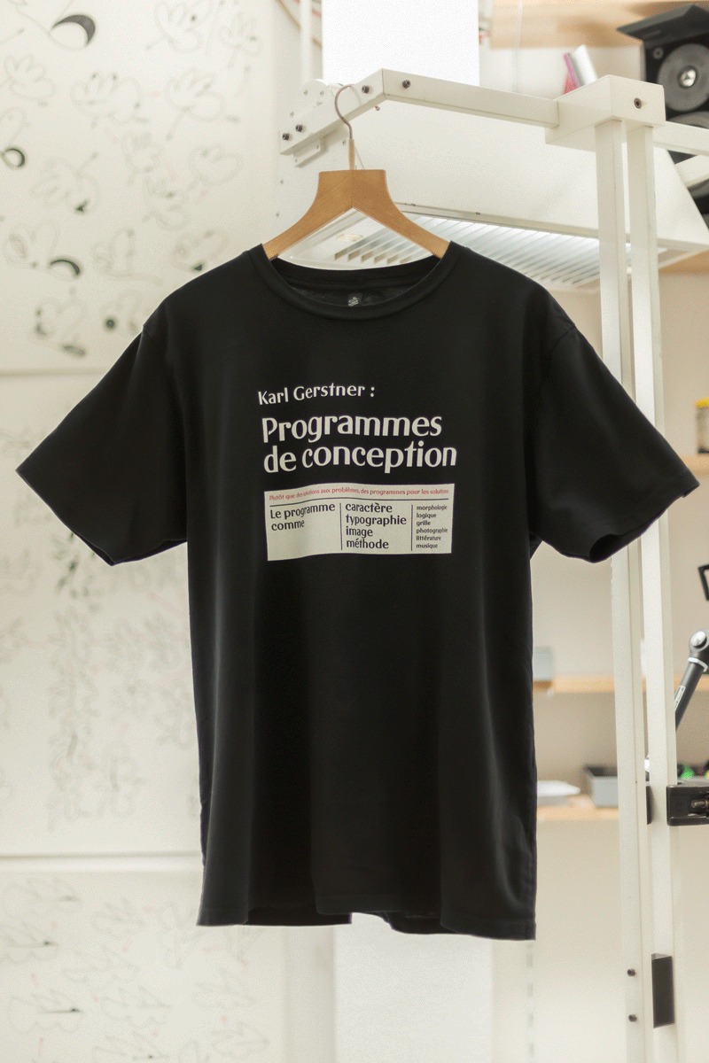 Animation-programmes-de-conception-t-shirt-hanging